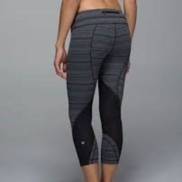 🍋LULULEMON Run: Inspire Crop II (Mesh) - Cyber Stripe Deep Coal Black 🍋 - Picture 1 of 7
